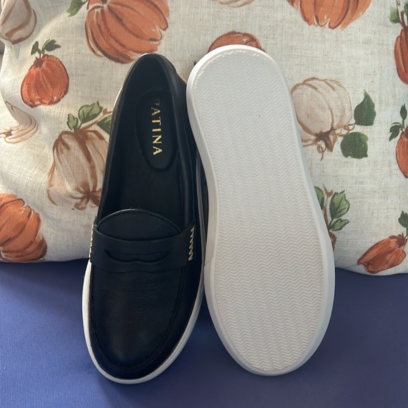 New! original packaging and box. Never worn-too small. Discontinued style. - Picture 2 of 6